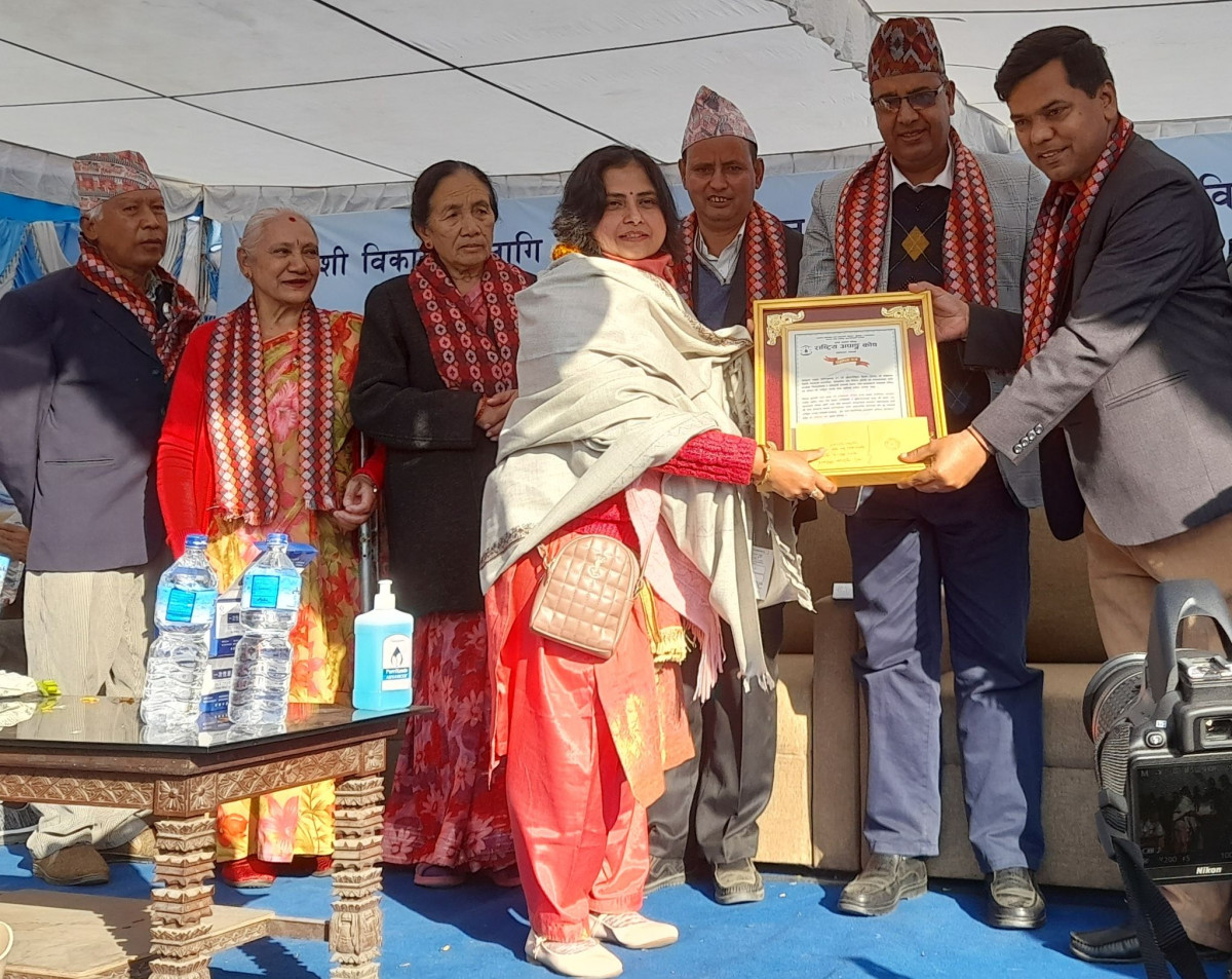 हेमगंगा शारिरीक अपाङ्ग प्रतिभा पुरस्कार सञ्चारकर्मी पौडेललाई