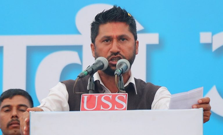 रवि लामिछानेलाई स्वतन्त्र पार्टीको सभापतिबाट हटाउन माग गर्दै उजुरी