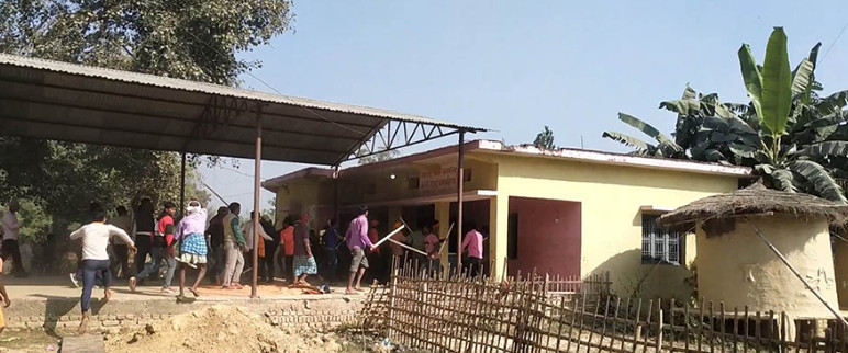 सिम्रौनगढमा मल विवाद : विवादले उग्ररुप लिएपछि झडप