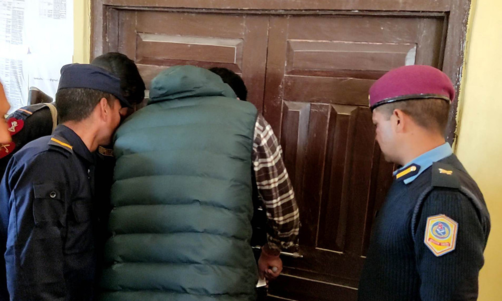 लम्की–चुहा नगरपालिकामा विवाद बढ्दो, विलासी मोटरसाइकल बाँडेको भन्दै स्थानीय आक्रोशित