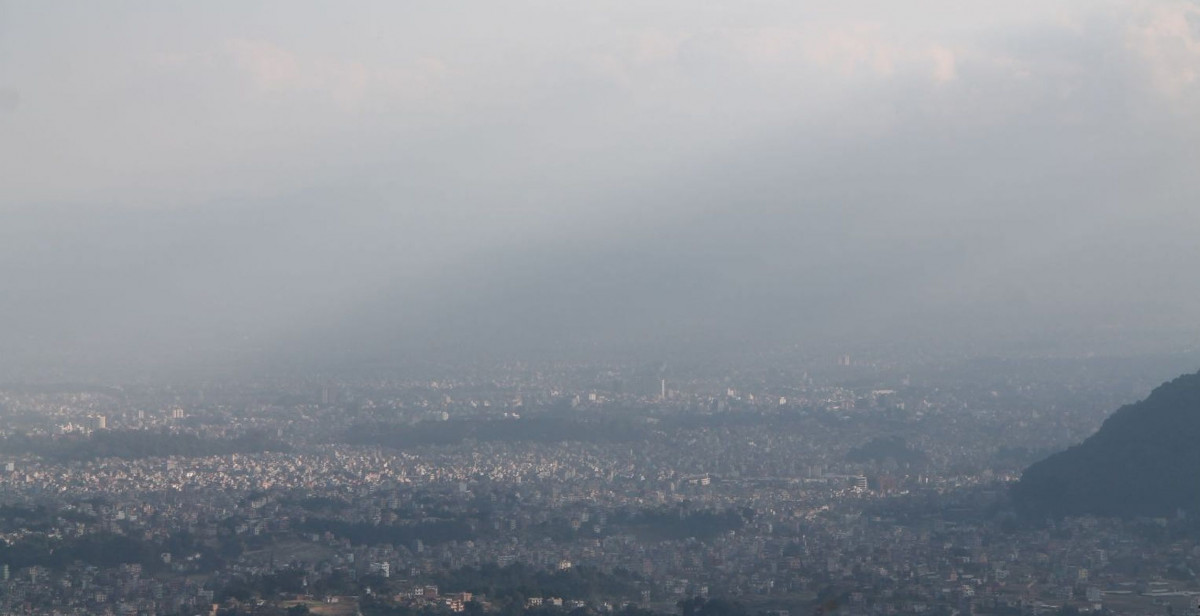 देशका अधिकांश स्थानमा  बिहानैदेखि हुस्सु र कुहिरो
