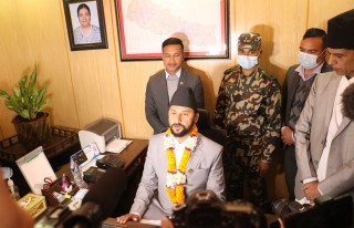 गृहमन्त्रालयमै आपतकालीन द्वार निर्माण गर्न रवि लामिछानेको निर्देशन