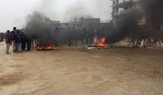 सिरहाको मिर्चैया तनावग्रस्तः पाँच राउण्ड गोली चल्यो, दुईजना प्रहरी नियन्त्रणमा
