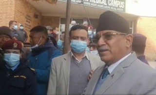 विमान दुर्घटनाका मृतकका परिवारसँग प्रधानमन्त्री प्रचण्डको भेट, दिए यस्तो आश्वासन