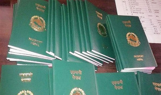 काठमाडौं प्रहरीद्वारा ३ जनाबाट ७३१ राहदानी जफत