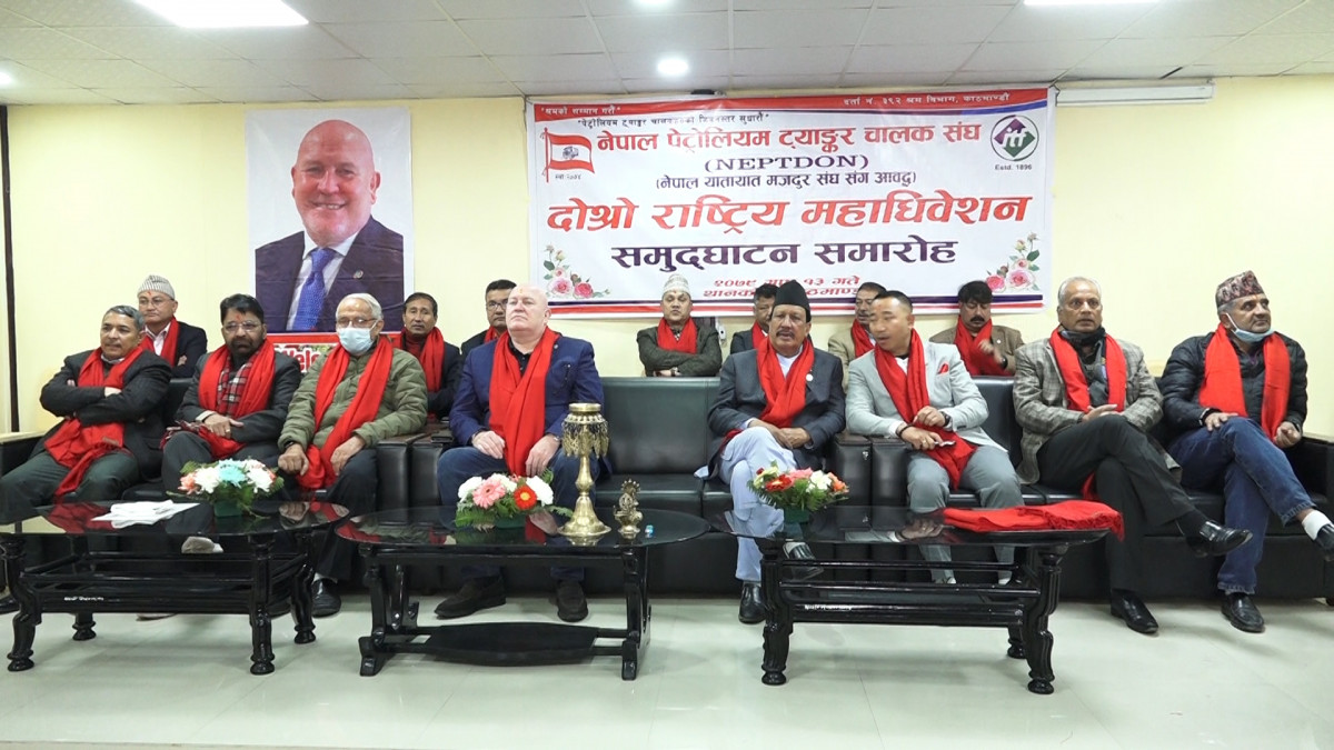 आफ्नै पेट्रोलियम ट्यांकर चलाउन दिन चालकको माग : नदिए साँचो वुझाउने चेतावनी