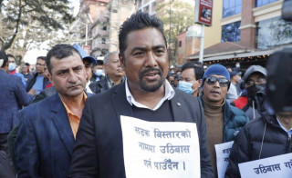 बालेनलाई सुमन सायमीको आरोप : पुराना शासकभन्दा निरंकुश भए, अब पदबाटै निकाल्छौं