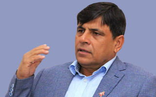 गाडी चलाउँदा चलाउँदै घनश्याम भूसाल अकस्मात बेहोस : सिभिल अस्पतालमा भर्ना