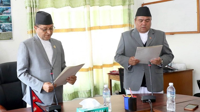 राष्ट्रियसभा सदस्य दशौंदीद्वारा सपथ ग्रहण
