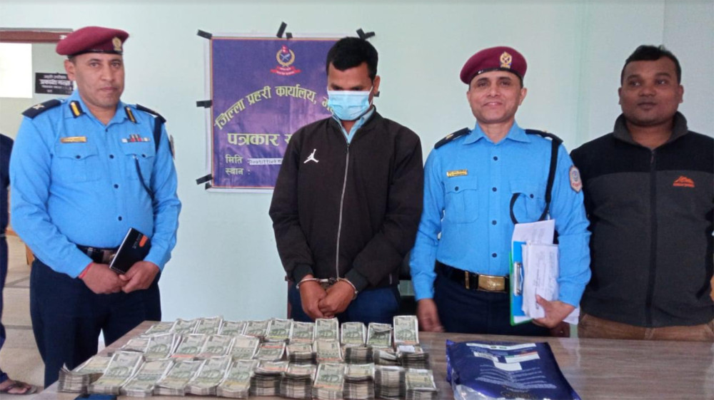 १७ लाख भारुसहित एक जना महोत्तरीबाट पक्राउ
