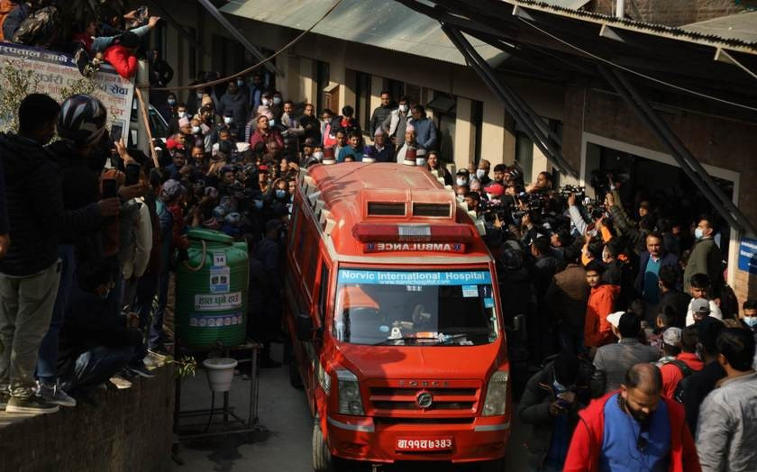 चन्द्र भण्डारीलाई भारत लैजान अस्पतालबाट विमानस्थल लगियो