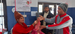 रेडियो मालाश्री आठौंं वर्षमा प्रवेश, बिरामीलाई फलफुल वितरण