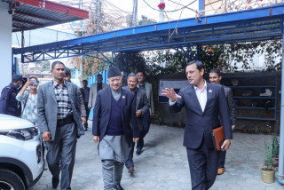 राष्ट्रपतिमा आआफ्ना उम्मेदवारलाई मत माग्न कांग्रेस–एमाले व्यस्त (खास खबर)