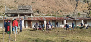 बुढीनन्दा क्याम्पसमा विद्यार्थी संगठनबीच झडप, प्रहरीद्वारा हवाई फायर 