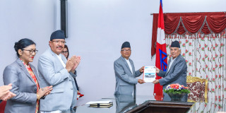 आयोगद्वारा राष्ट्रपतिसमक्ष उपराष्ट्रपतिको निर्वाचनको परिणामसहितको प्रतिवेदन पेस