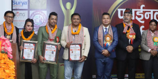 ‘बिशाल लुम्बिनी लोकदोहोरी अवार्ड २०७९’ बाट एनआरएनकर्मी रायमाझि र रेग्मी सम्मानित