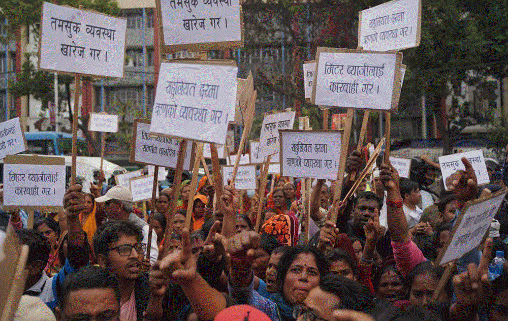 मिटरब्याजीहरूको रवैयाले ऋणी पीडामा, रात पर्दा समेत थामिँदैनन् आँखा (खास खबर) 