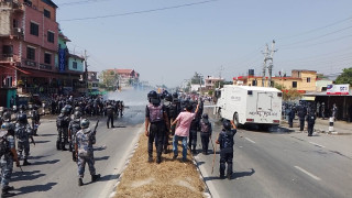 विराटनगरमा प्रदर्शनकारी र प्रहरीबीच झडप, १७ राउण्ड हवाई फायर, २० भन्दा बढी घाइते