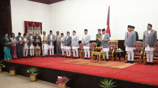 नवनियुक्त मन्त्रीहरूले लिए शपथ  