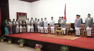 प्रधानमन्त्री प्रचण्डद्वारा मन्त्रिपरिषद् पुनर्गठन, सरकारले पूर्णता भने अझै पाएन(खासखबर)