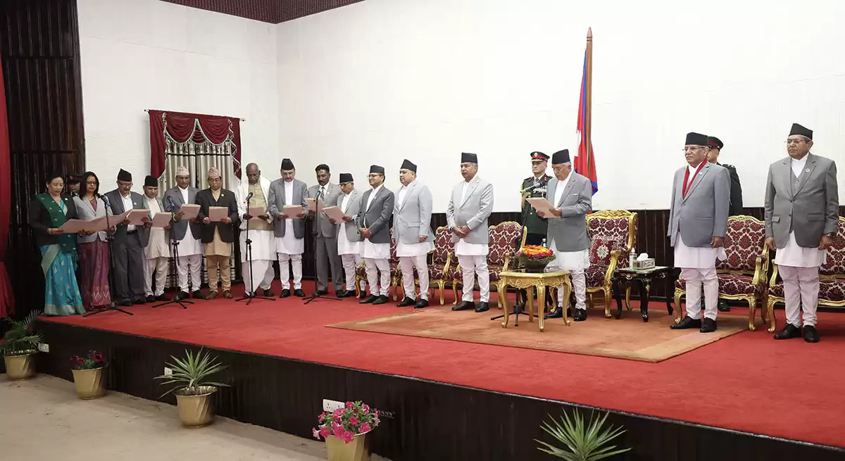 प्रधानमन्त्री प्रचण्डद्वारा मन्त्रिपरिषद् पुनर्गठन, सरकारले पूर्णता भने अझै पाएन(खासखबर)