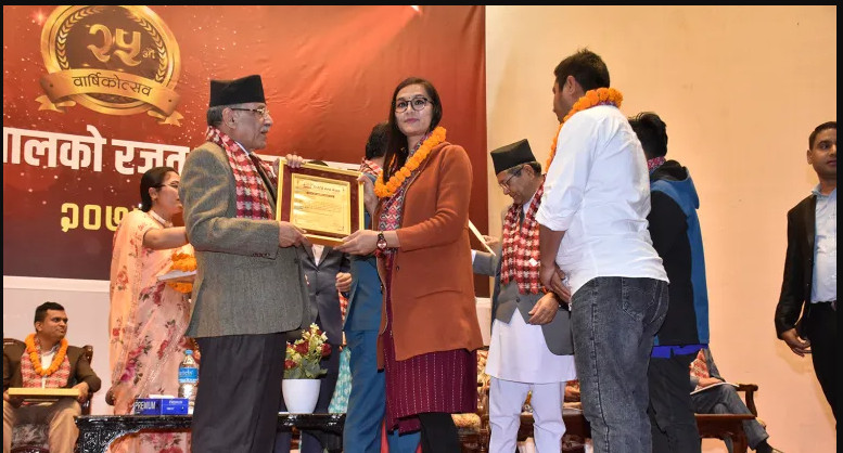 एनआरएनकर्मी गोमा परियार ‘क्रियाशिल पत्रकारिता पुरस्कार–२०७९’ बाट पुरस्कृत