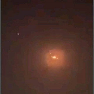 जहाज अझै आकाशमै,अवतरण गराउने प्रयास, विमानस्थलमा दमकल परिचालन