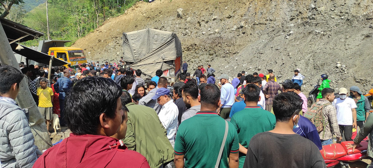 तनहुँमा ट्रकको ठक्करबाट घाइते ८ मध्ये ३ जनाको मृत्यु