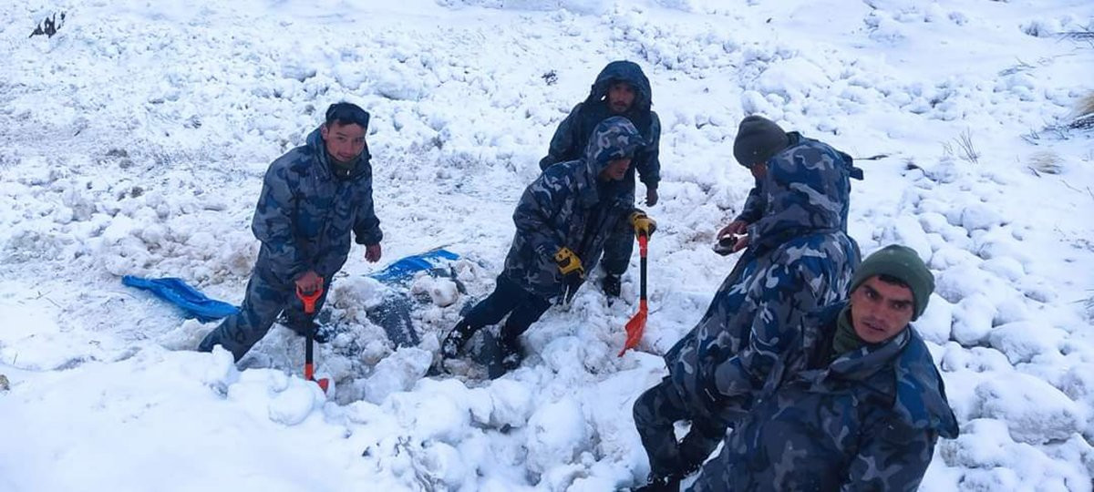 दार्चुला हिमपहिरोमा ज्यान गुमाएको शव भारतको बाटो खलङ्गा ल्याईदै