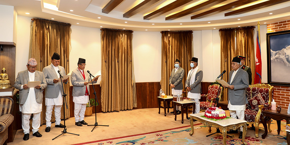 नवनियुक्त तीन मन्त्रीले लिए शपथ