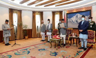 महिला मन्त्री आचार्यले लिए शपथ