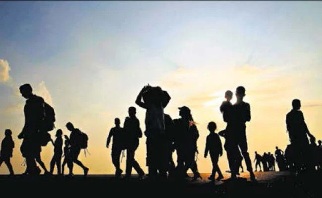 मानव तस्कर गर्नेको जालो उदांगो बन्दै, कमिसन खोरलाई नछाड्ने गृहमन्त्रीको अडान (खास खबर)