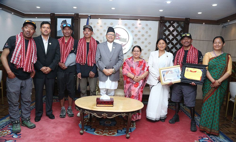 दुवै खुट्टा गुमाएर पनि सगरमाथा चढेका हरि बुढामगरलाई सभामुख र उपसभामुखको सम्मान