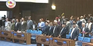  निर्वाचन कार्यालय खारेजीको बुँदा नहटाइएपछि प्रतिपक्षीद्वारा विरोध, संसद् बैठक स्थगित