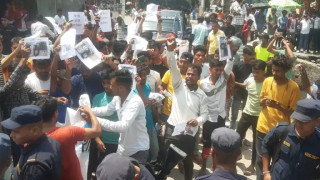 वीरगंजमा रवि लामिछानेको तस्वीर जलाइयो