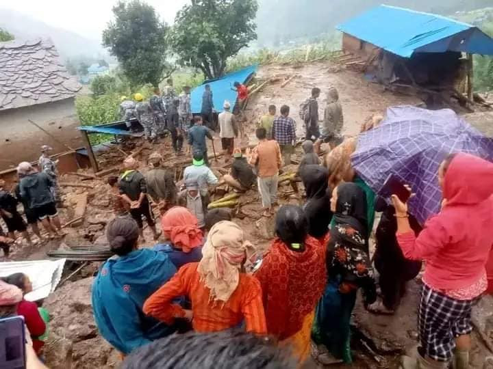 ओखलढुङ्गामा पहिरो : चारजनाको मृत्यु