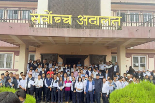 न्यायालयका कर्मचारी काम रोकेर आन्दोलनमा, देशभरका अदालतको काम प्रभावित