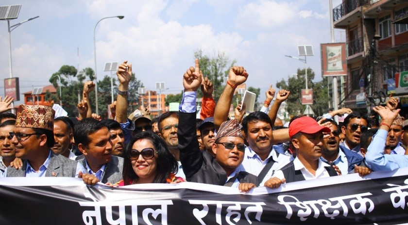 शिक्षा ऐनमा आफ्ना मागहरू सम्बोधन नगरिए कडा आन्दोलन गर्ने राहत शिक्षकहरूको चेतावनी