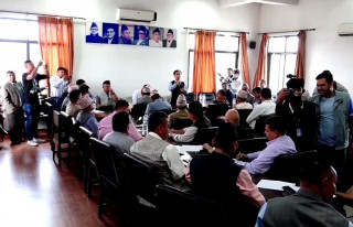 कांग्रेस जिल्ला सभापतिहरूको बैठक : बदलिएको र बलियो कांग्रेस बनाउने प्रतिबद्धता