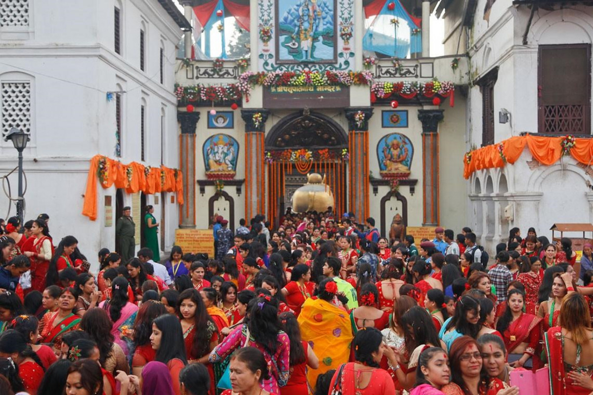 बिहानैदेखि पशुपतिनाथ मन्दिरमा भक्तजनको भीड