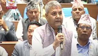 ‘प्रधानमन्त्रीज्यु, तपाईँले नेपालको झण्डा उचाल्ने हो कि भारतको?’: एमाले