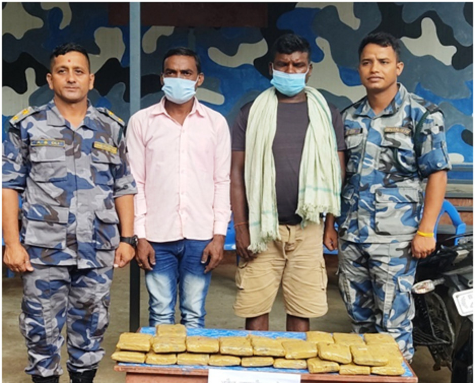 १५ किलो चरेससहित वीरगन्जबाट दुई जना पक्राउ
