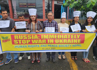 रुसी दूतावास अगाडि मानवअधिकारवादीको प्रदर्शन