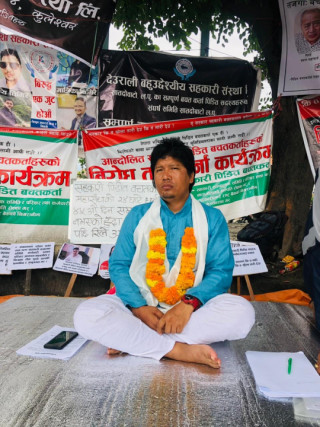 सहकारी पिडितका संरक्षक कुशलव केसीले अनसनमै मनाए जन्मदिन