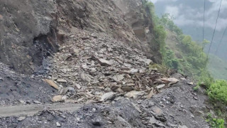 पहिरोका कारणका देशका विभिन्न स्थानमा सडक अवरोध