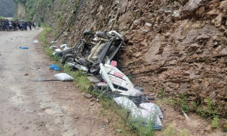 चन्द्रागिरीमा मारुती कार दुर्घटना