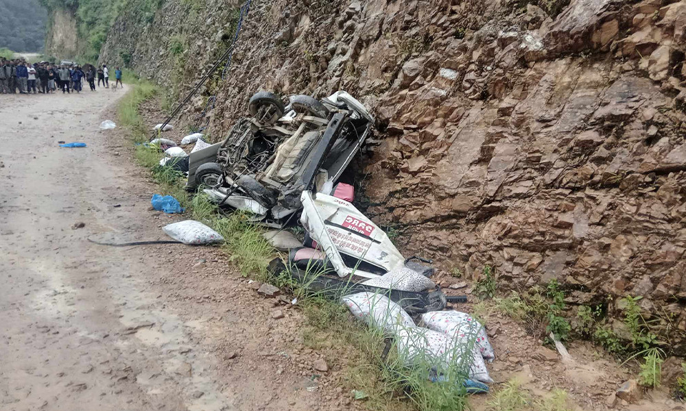 चन्द्रागिरीमा मारुती कार दुर्घटना