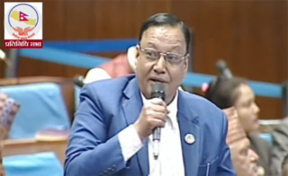 ‘योभन्दा पहिलेको गृहमन्त्रीले के हेर्नु भएको थियो ? त्यो बेला पनि सुन तस्करी भइरहेकै रहेछ ।’ :देवेन्द्र पौडेल