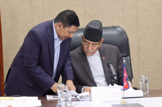 सरकारको बोली एक काम अनेक, सेलायो भ्रष्टाचारविरुद्धको अभियान सेलायो, पूर्वप्रधानमन्त्रीद्वयको छानबिन हुँदा सत्तासमिकरणमै हलचल आउने डर(खासखबर)