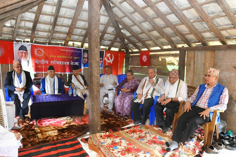सिराहामा एमालेको सचिवालय बैठक जारी